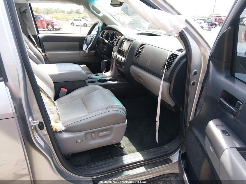 2015 TOYOTA SEQUOIA auction photo 5