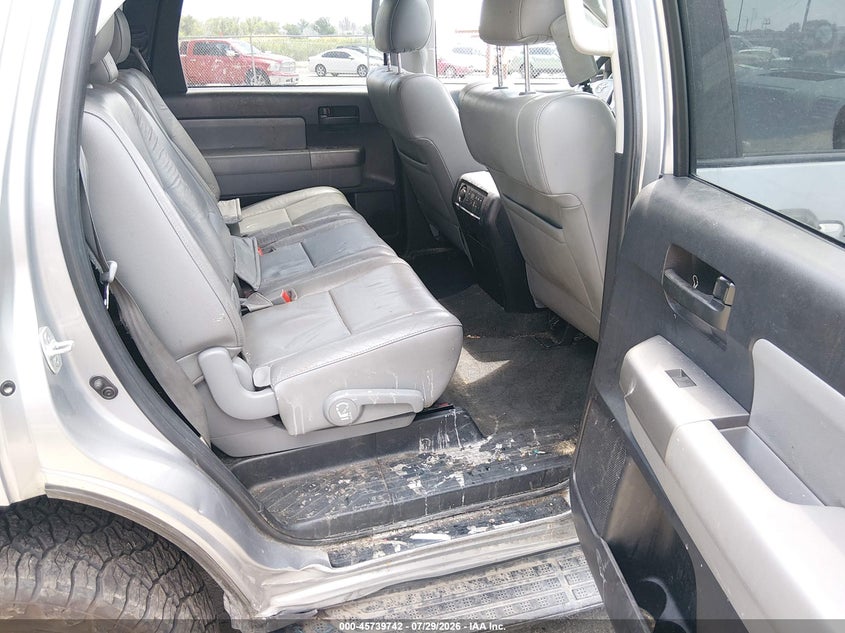 2015 TOYOTA SEQUOIA auction photo 8
