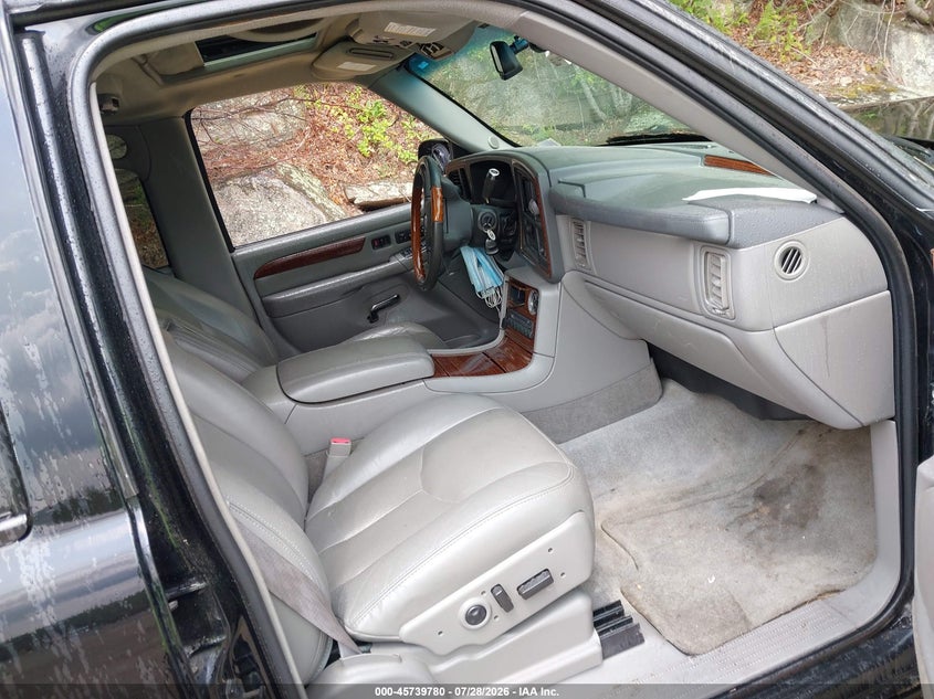 2004 CADILLAC ESCALADE ESV auction photo 5