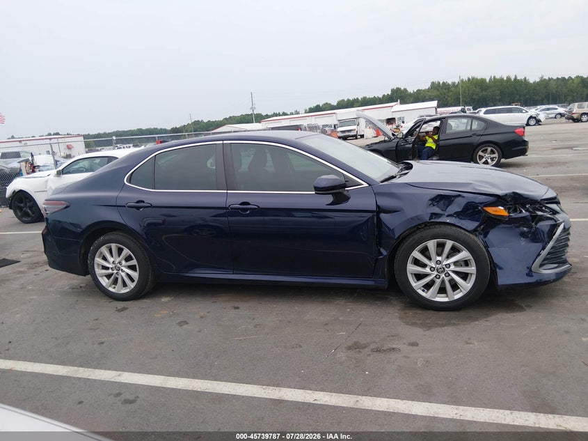 TOYOTA CAMRY - zdjęcie 13