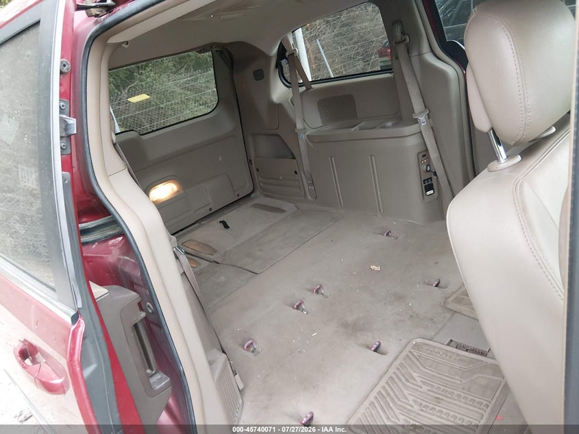 2015 CHRYSLER TOWN & COUNTRY auction photo 8