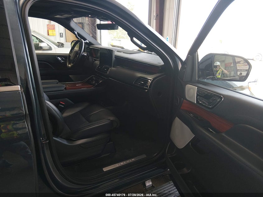 LINCOLN NAVIGATOR L 2024 VIN 5LMJJ3LG7REL18900
