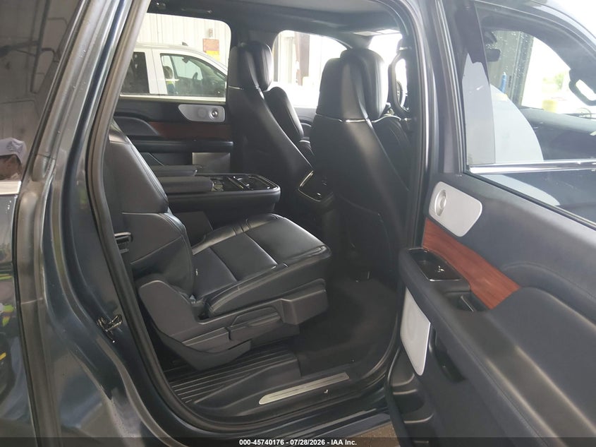 LINCOLN NAVIGATOR L 2024 VIN 5LMJJ3LG7REL18900