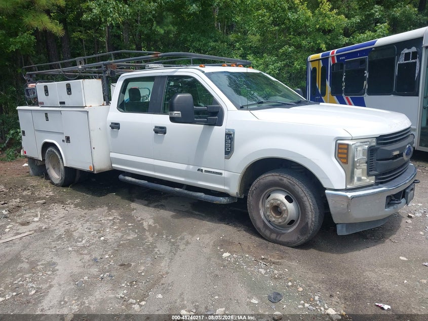 2018 FORD F-350 CHASSIS auction photo 1