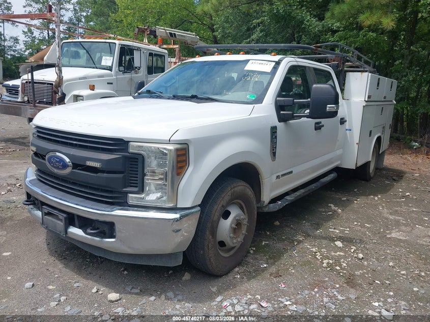 2018 FORD F-350 CHASSIS auction photo 2