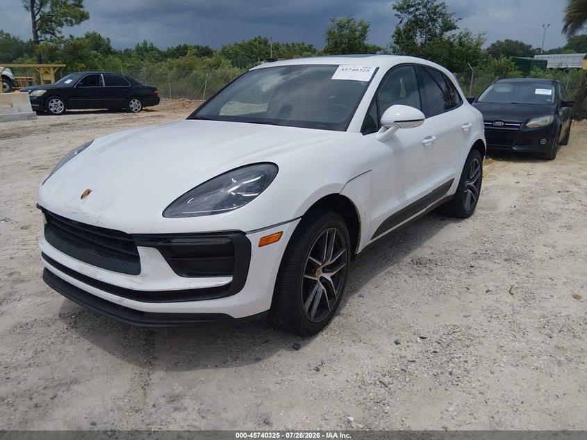 2022 PORSCHE MACAN auction photo 2