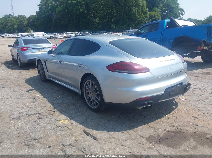 2016 PORSCHE PANAMERA auction photo 3