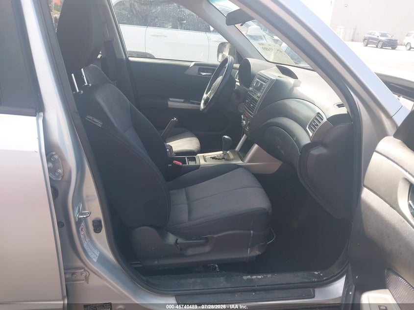 2010 SUBARU FORESTER auction photo 5