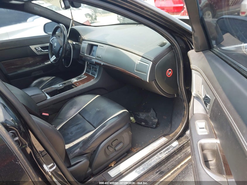 2014 JAGUAR XF auction photo 5
