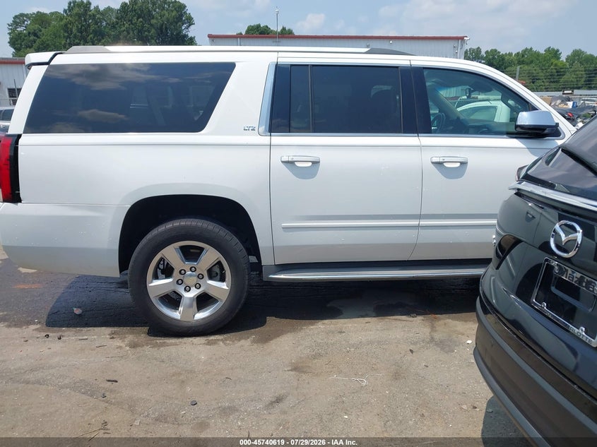CHEVROLET SUBURBAN - zdjęcie 13