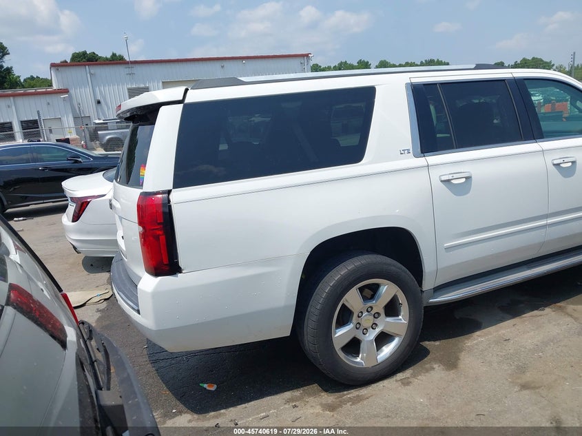 CHEVROLET SUBURBAN - zdjęcie 4