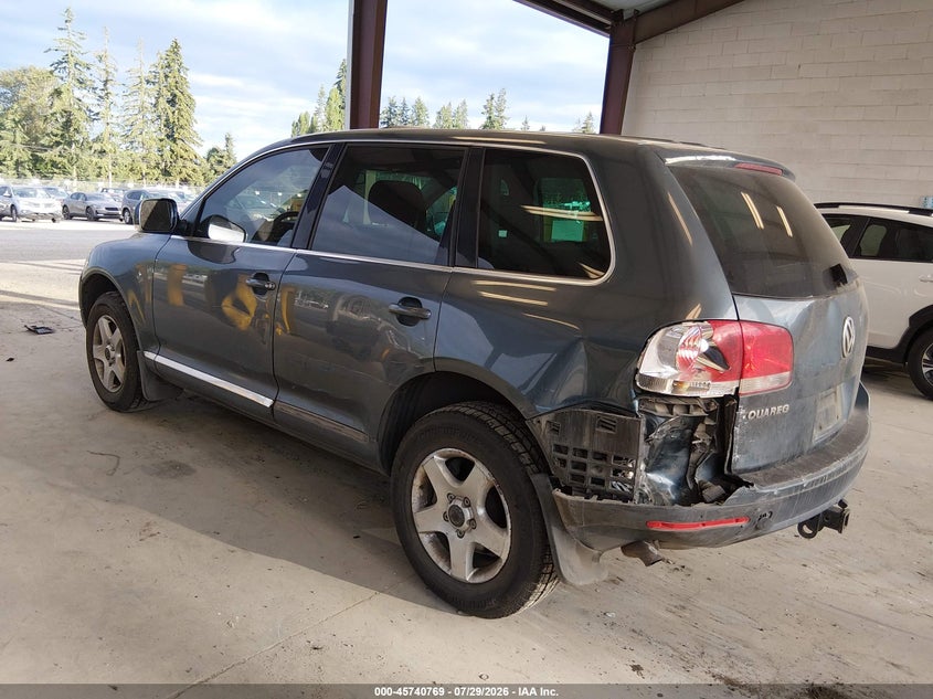 2004 VOLKSWAGEN TOUAREG auction photo 3
