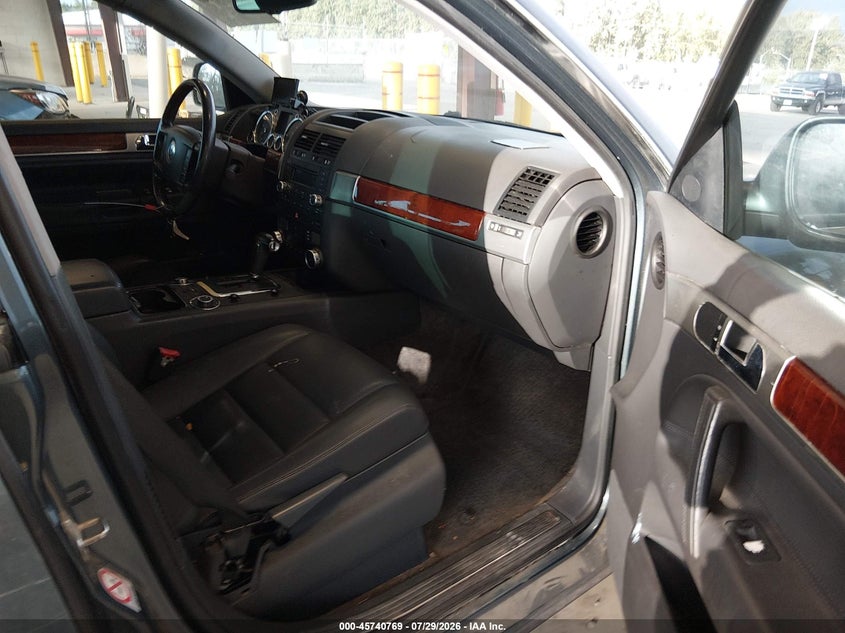 2004 VOLKSWAGEN TOUAREG auction photo 5