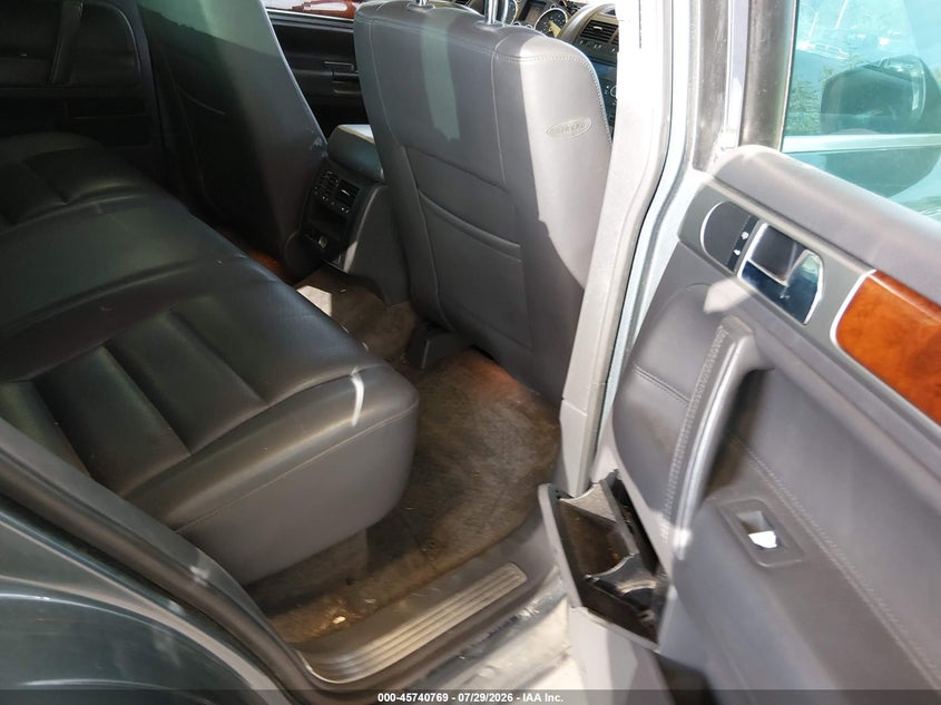 2004 VOLKSWAGEN TOUAREG auction photo 8