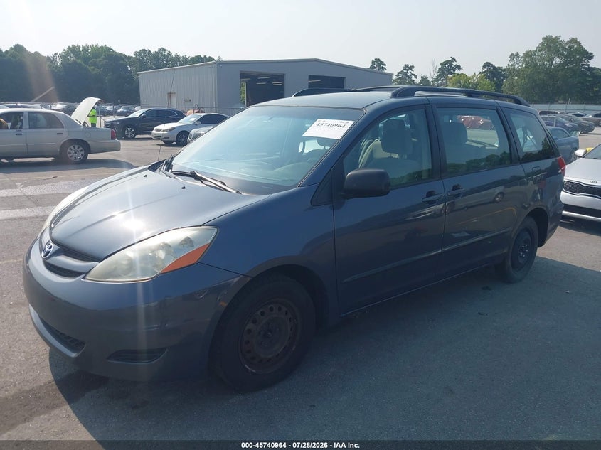 2008 Toyota Sienna, Normal Wear & Tear, IAAI, VIN 5TDZK23C58S109792 — photo 2