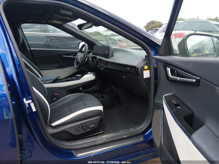 2023 KIA EV6 auction photo 5