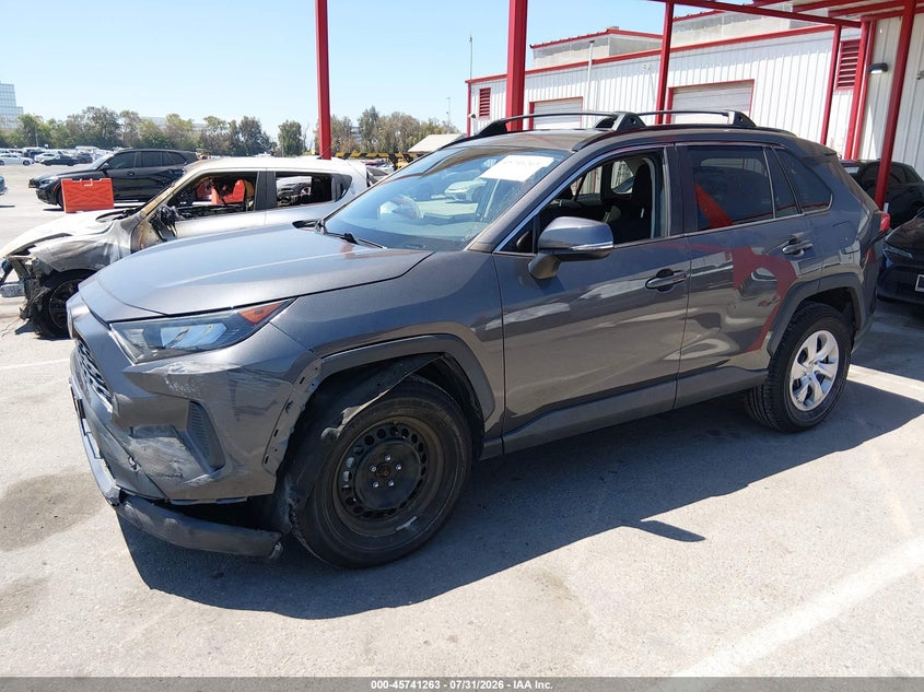 2019 Toyota RAV 4, Left Front, IAAI, VIN 2T3K1RFV4KW005729 — photo 2
