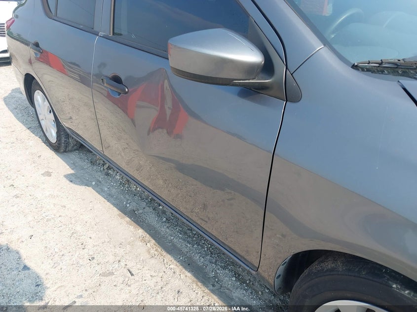 2019 NISSAN VERSA auction photo 6