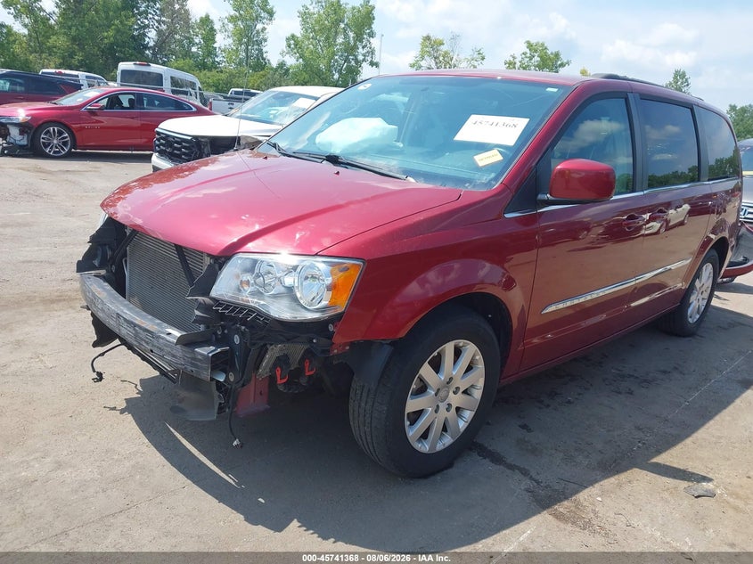 2015 Chrysler Town & Country Touring, Front End, IAAI, VIN 2C4RC1BG2FR571048 — photo 2
