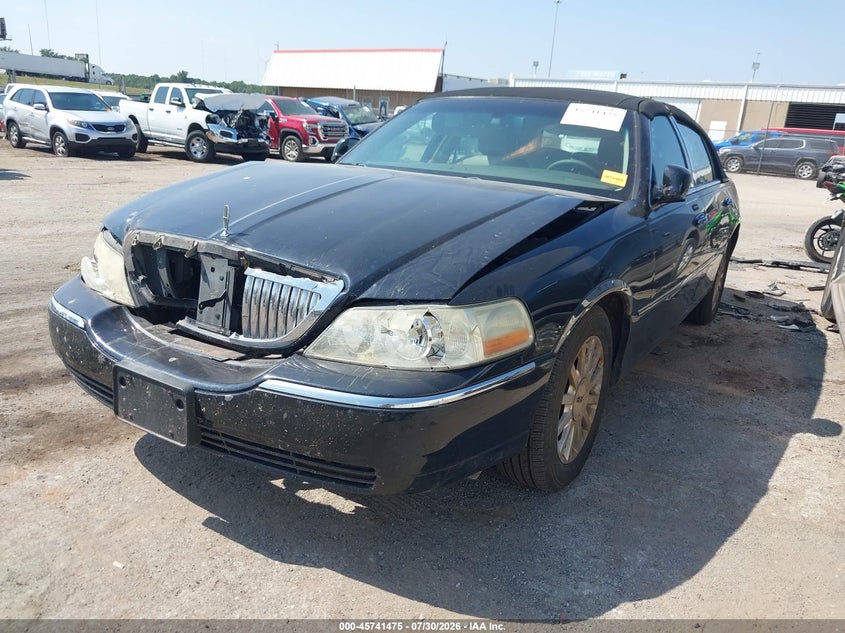 2007 LINCOLN TOWN CAR auction photo 2