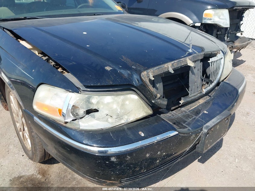 2007 LINCOLN TOWN CAR auction photo 6