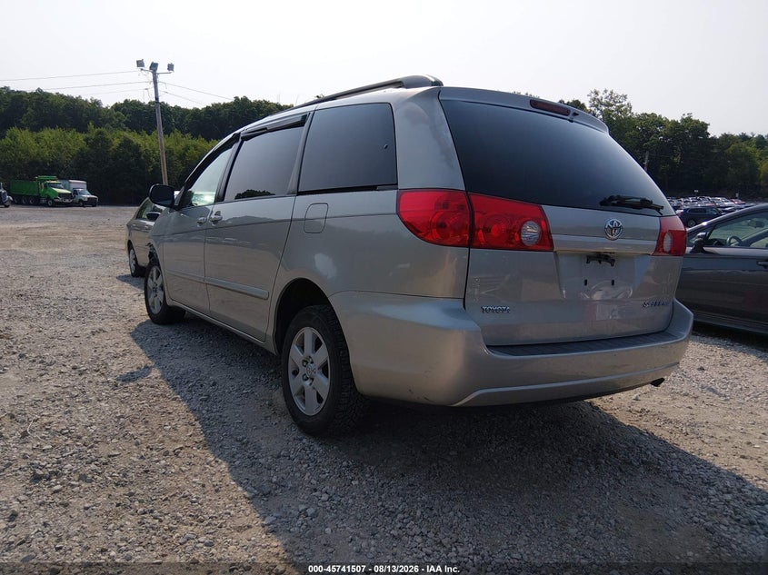 2008 TOYOTA SIENNA auction photo 3