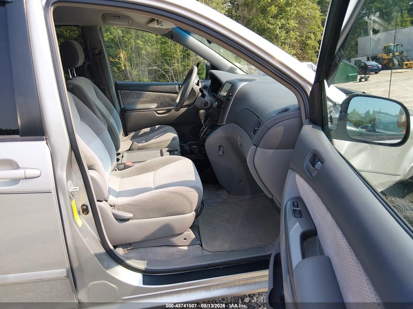 2008 TOYOTA SIENNA auction photo 5