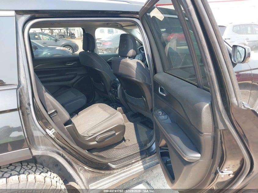 2023 JEEP GRAND CHEROKEE L auction photo 8