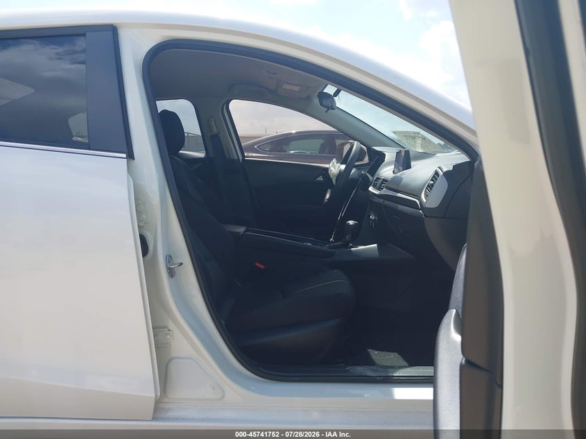 2018 MAZDA MAZDA3 auction photo 5