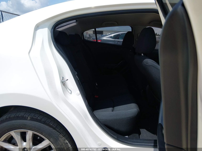 2018 MAZDA MAZDA3 auction photo 8