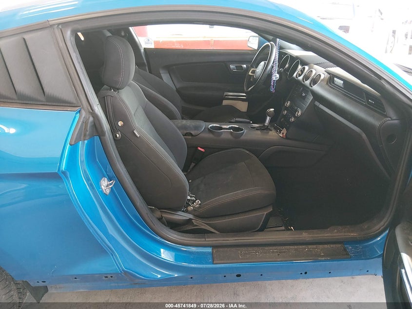 FORD MUSTANG - zdjęcie 5