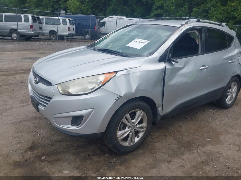 2012 HYUNDAI TUCSON auction photo 2