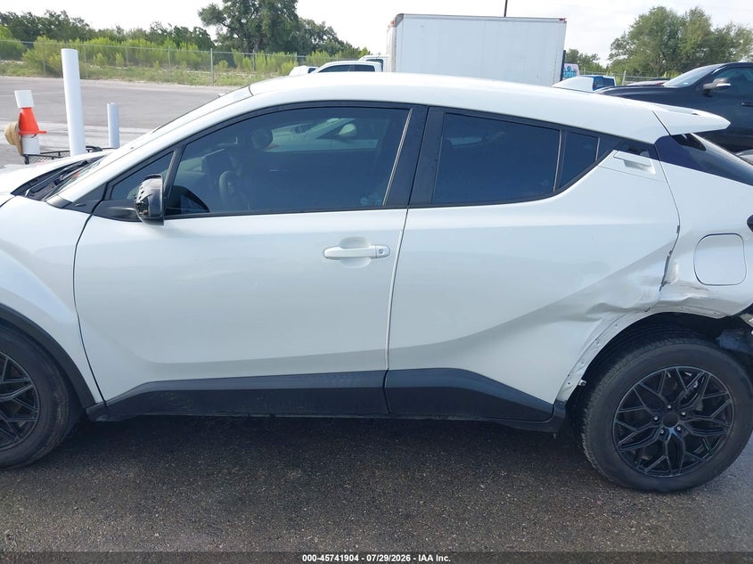 TOYOTA C-HR - zdjęcie 14