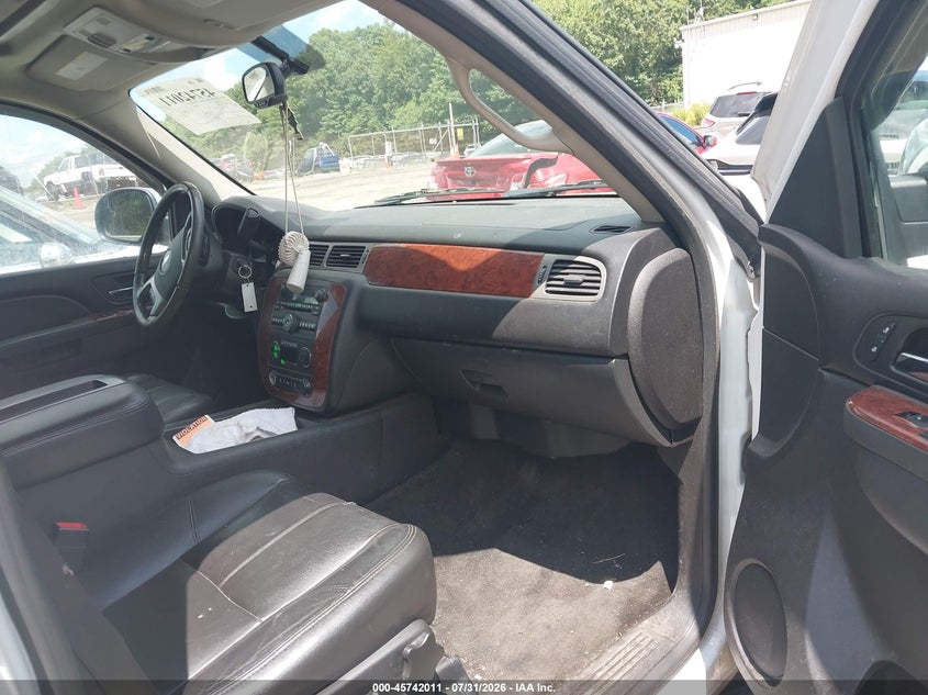 2013 CHEVROLET TAHOE auction photo 5