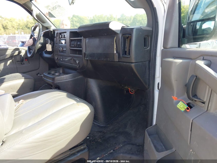 Vin: 1gtw7afg6k1292525, lot: 46240736, gmc savana 2500 work van 2019 img_1