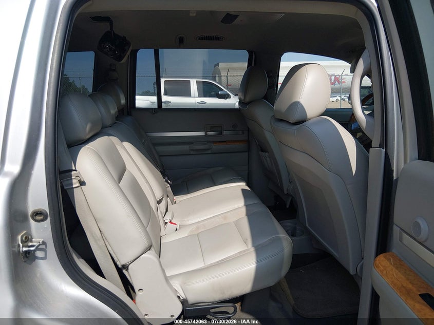 2008 CHRYSLER ASPEN auction photo 8