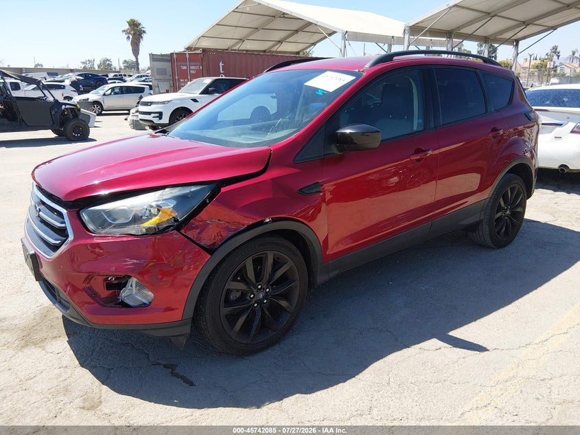 Vin: 1fmcu0gd9hud85228, lot: 46240789, ford escape se 20172
