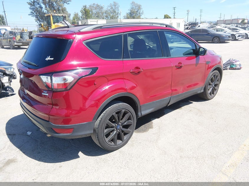 Vin: 1fmcu0gd9hud85228, lot: 46240789, ford escape se 20174