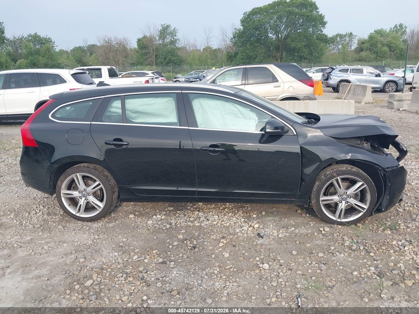 2017 VOLVO V60 T5 PREMIER · Фото 14