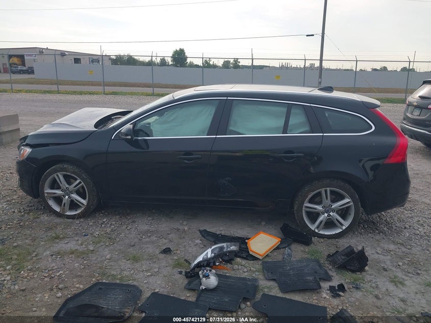 2017 VOLVO V60 T5 PREMIER · Фото 15