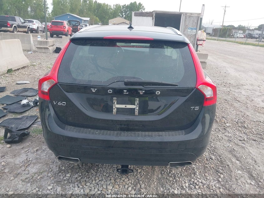 2017 VOLVO V60 T5 PREMIER · Фото 17