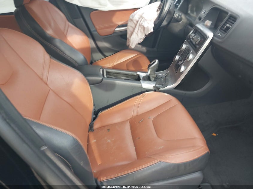 2017 VOLVO V60 T5 PREMIER · Фото 5