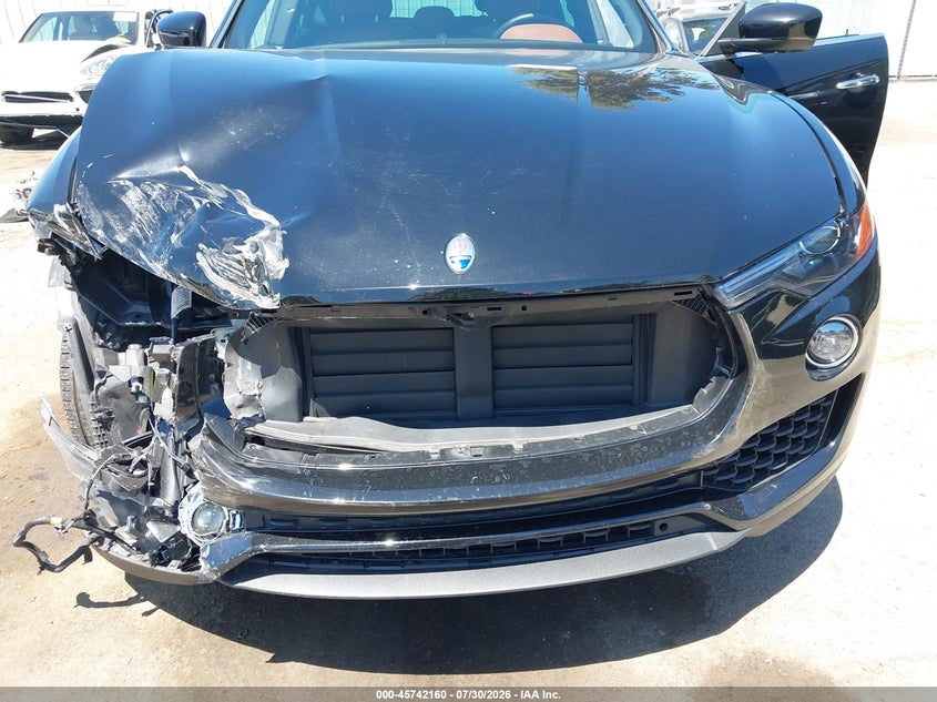 2018 MASERATI LEVANTE auction photo 6