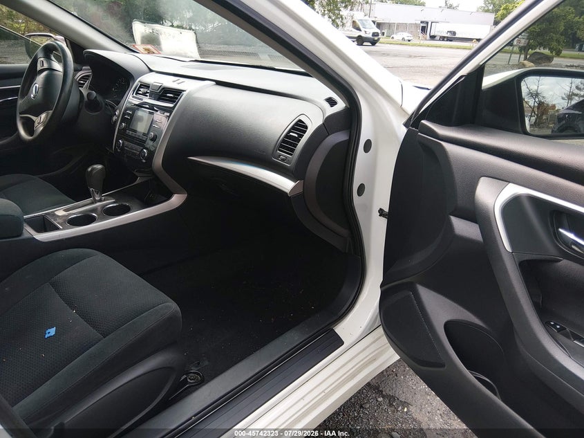 2015 NISSAN ALTIMA auction photo 5