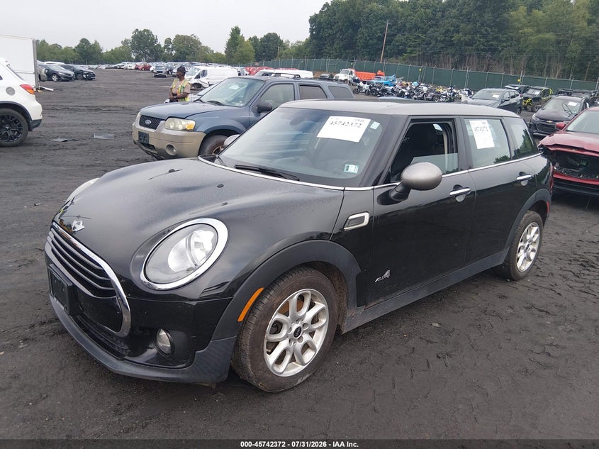2017 MINI CLUBMAN auction photo 2