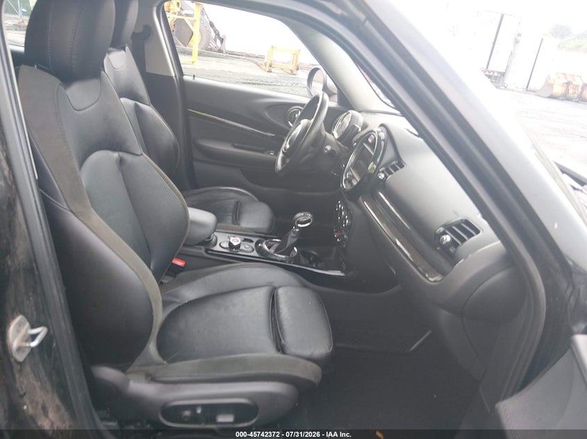2017 MINI CLUBMAN auction photo 5