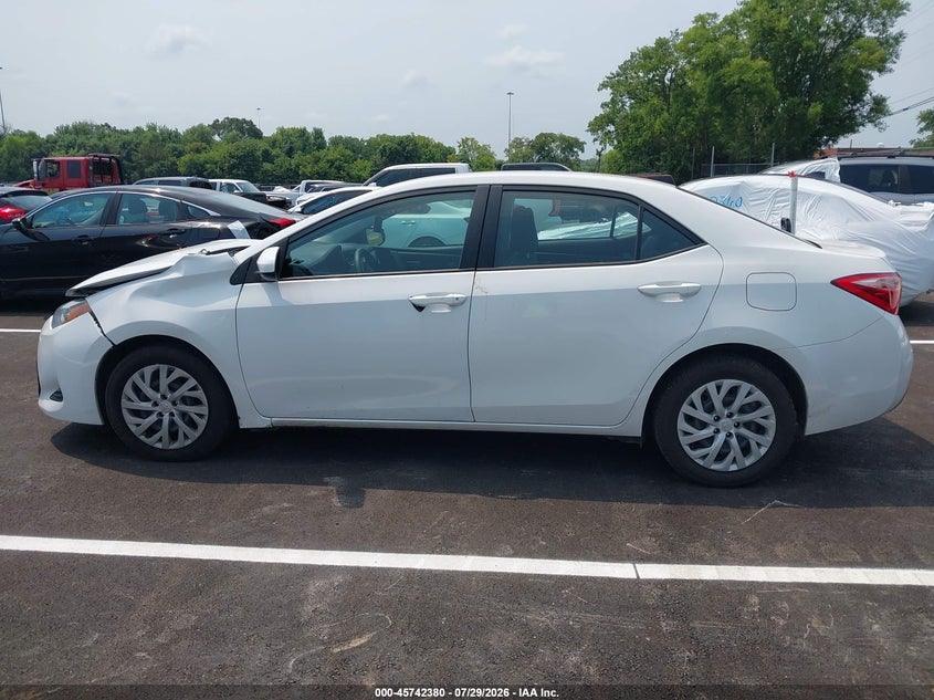 TOYOTA COROLLA - zdjęcie 14