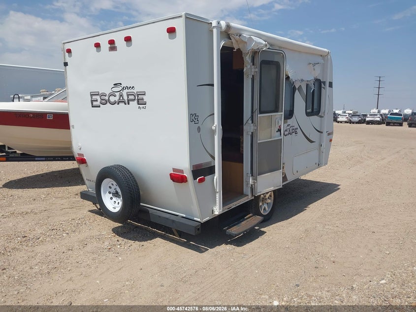2012 SPREE ESCAPE 15' BUMPER PULL TRAVEL TRAILER auction photo 4