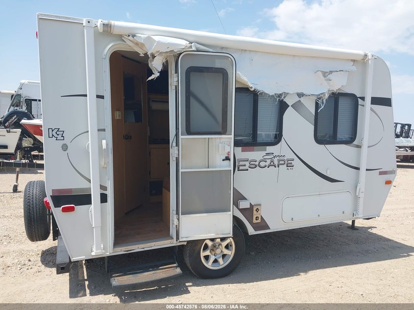 2012 SPREE ESCAPE 15' BUMPER PULL TRAVEL TRAILER auction photo 7