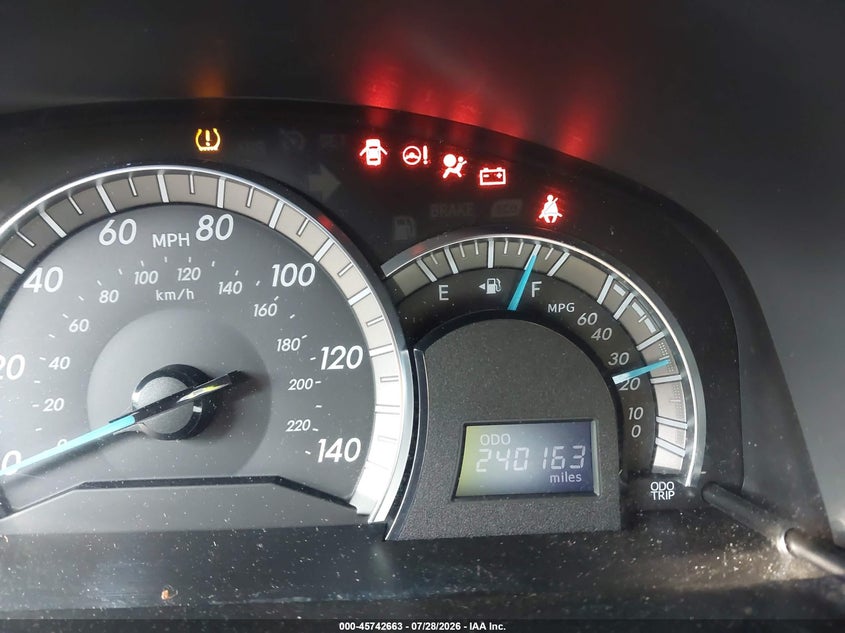 2012 TOYOTA CAMRY auction photo 7